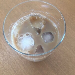 アイスカフェオレとビスケット